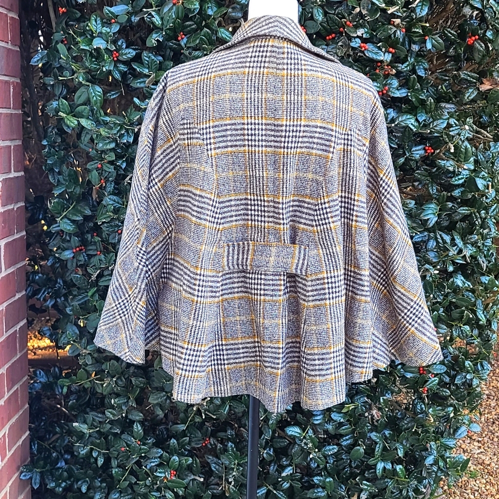 Cape jacket - Picture 2 of 8